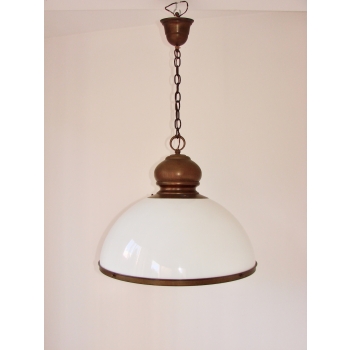 Widok lampy wiszącej od dołu – kształt i konstrukcja